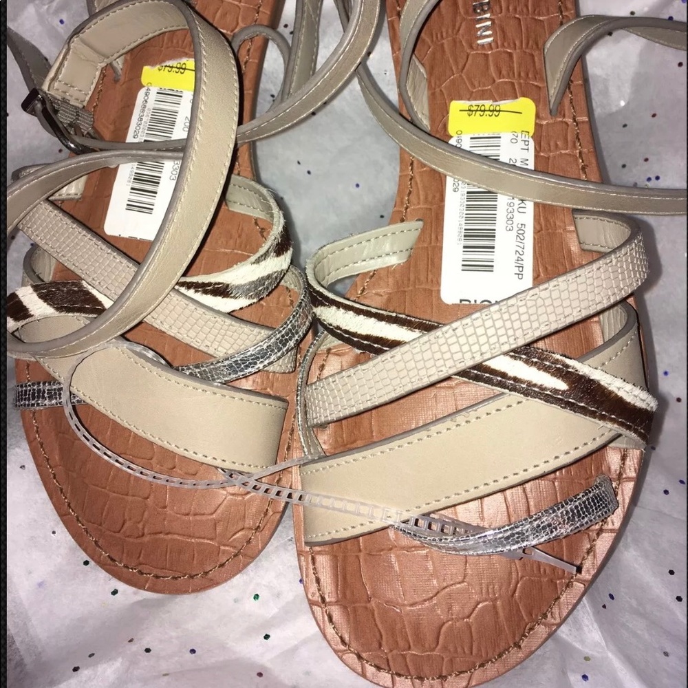 “Gianni Bini” Wrap around ankle sandals 7 1/2M